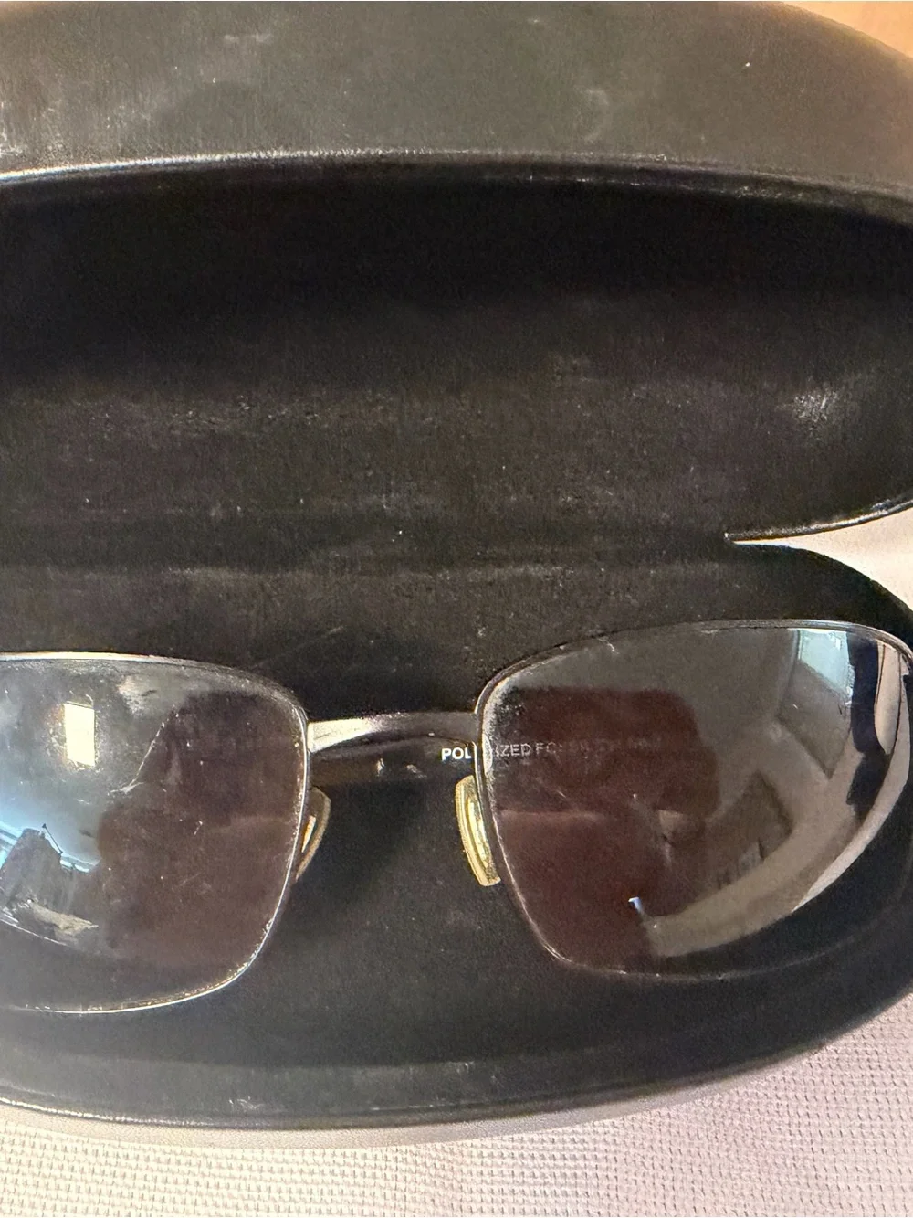 Fossil Black Polarized Sunglasses - Sleek Temple Branding